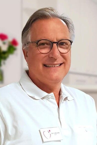 Doctor Infectious disease specialist Dennis